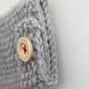 Détail du modèle de gilet texturé à double boutonnage pour bébé Camille de Julie Partie pour Lili Comme Tout