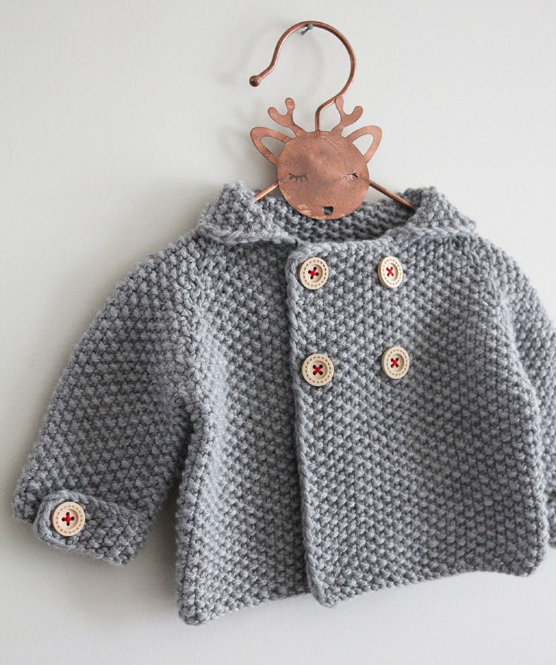 Modèle de gilet texturé à double boutonnage pour bébé Camille de Julie Partie pour Lili Comme Tout