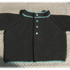 Modèle de gilet de bébé à manches raglan au point mousse, patron de tricot taille 1 an gratuit, créé par Julie Partie pour Lili Comme Tout