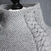 Modèle de col torsadé et texturé au tricot Back to Scowl de Julie Partie pour Lili Comme Tout