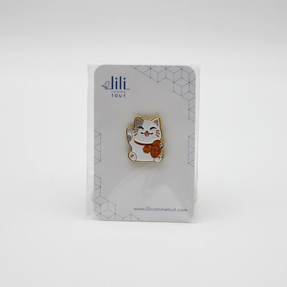 Pin's Lili Comme Tout modèle Maneki Neko Gris et Blanc