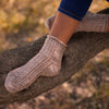 Lovetann, patron de chaussettes au tricot de Lucienne Tricote paru dans le livre Woolship 2 édité par Lili Comme Tout