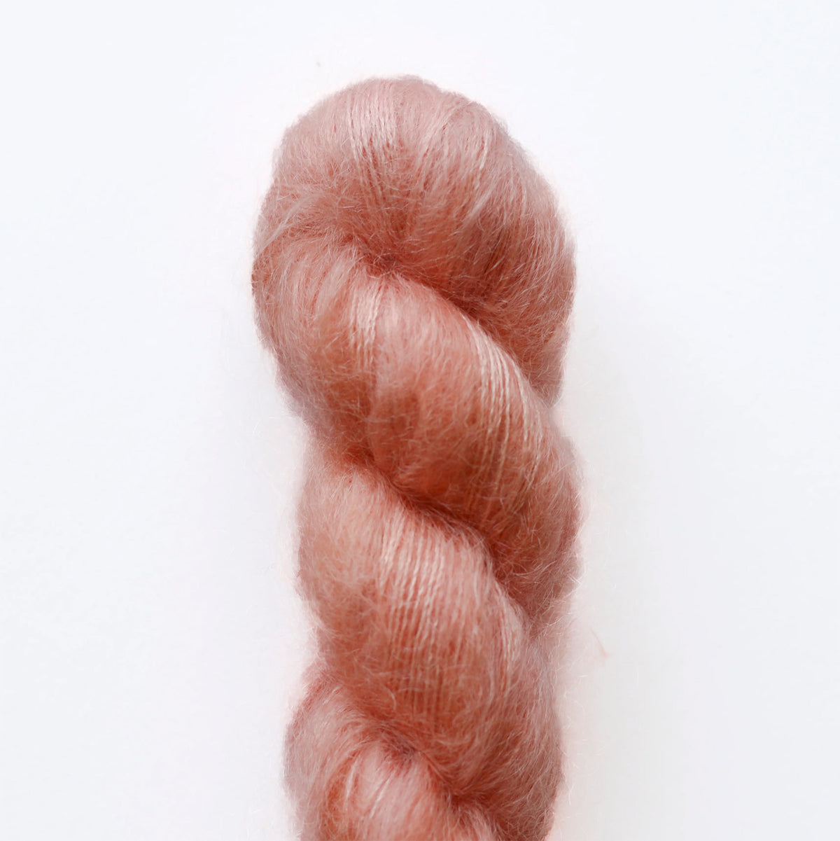 Echeveau de Tosh Silk Cloud de MadelineTosh coloris Afternoon (Hand Dyed)