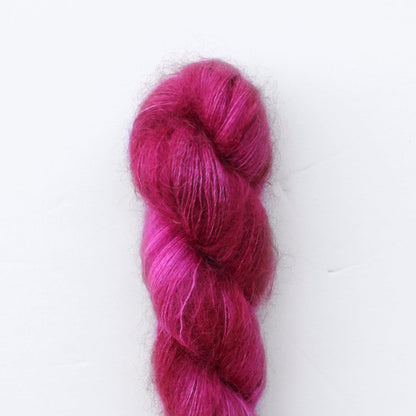 Echeveau de Tosh Silk Cloud de MadelineTosh coloris Coquette (Hand Dyed)