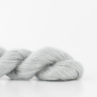 Echeveau de Tosh Silk Cloud de MadelineTosh coloris Ash (Mill Dyed)