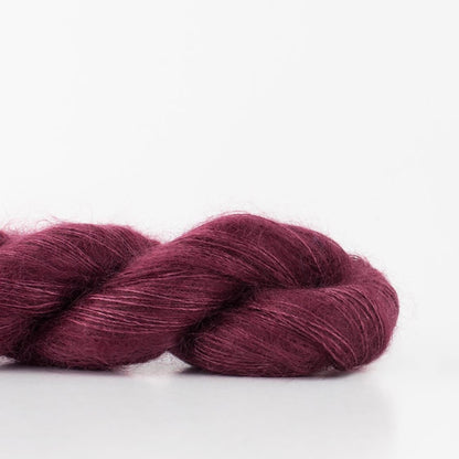 Echeveau de Tosh Silk Cloud de MadelineTosh coloris Bordeaux (Mill Dyed)