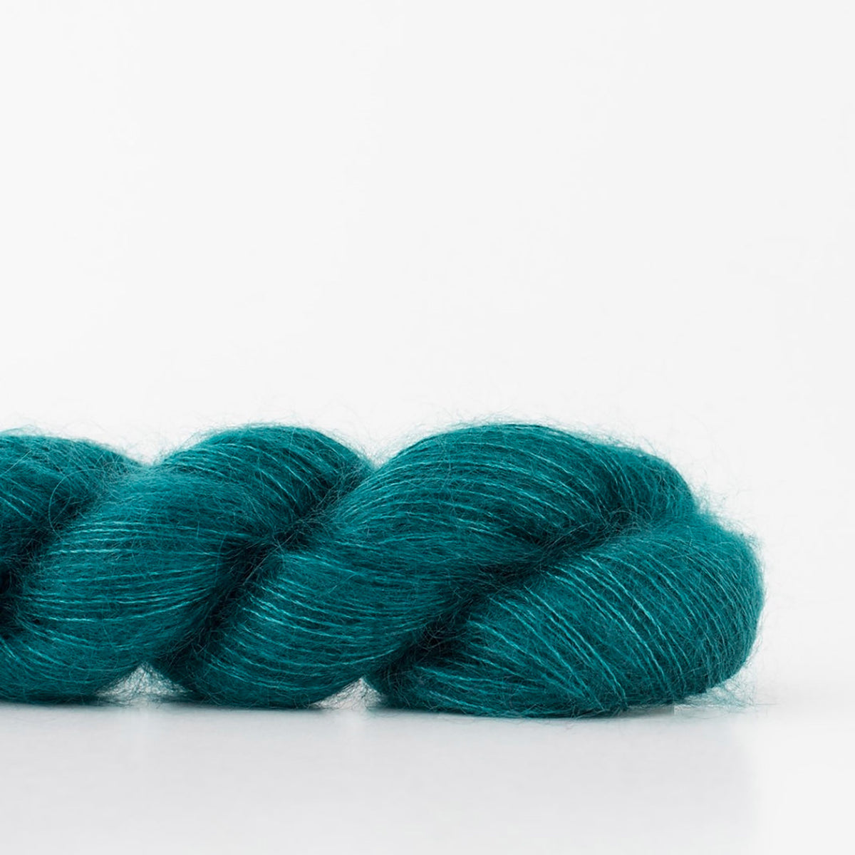 Echeveau de Tosh Silk Cloud de MadelineTosh coloris Cove (Mill Dyed)