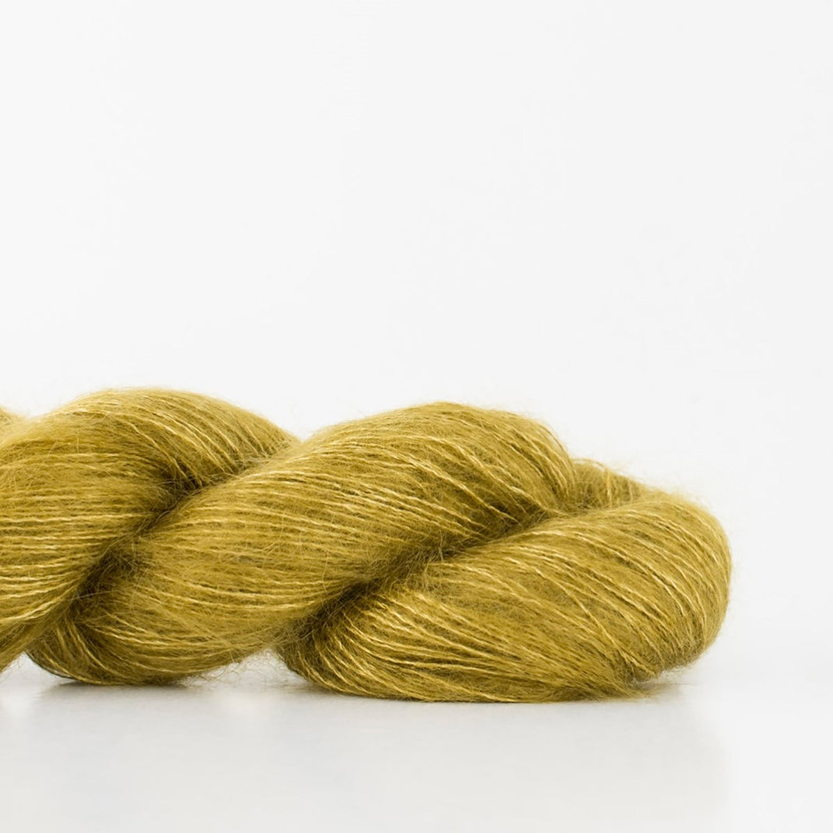 Echeveau de Tosh Silk Cloud de MadelineTosh coloris Pollen (Mill Dyed)