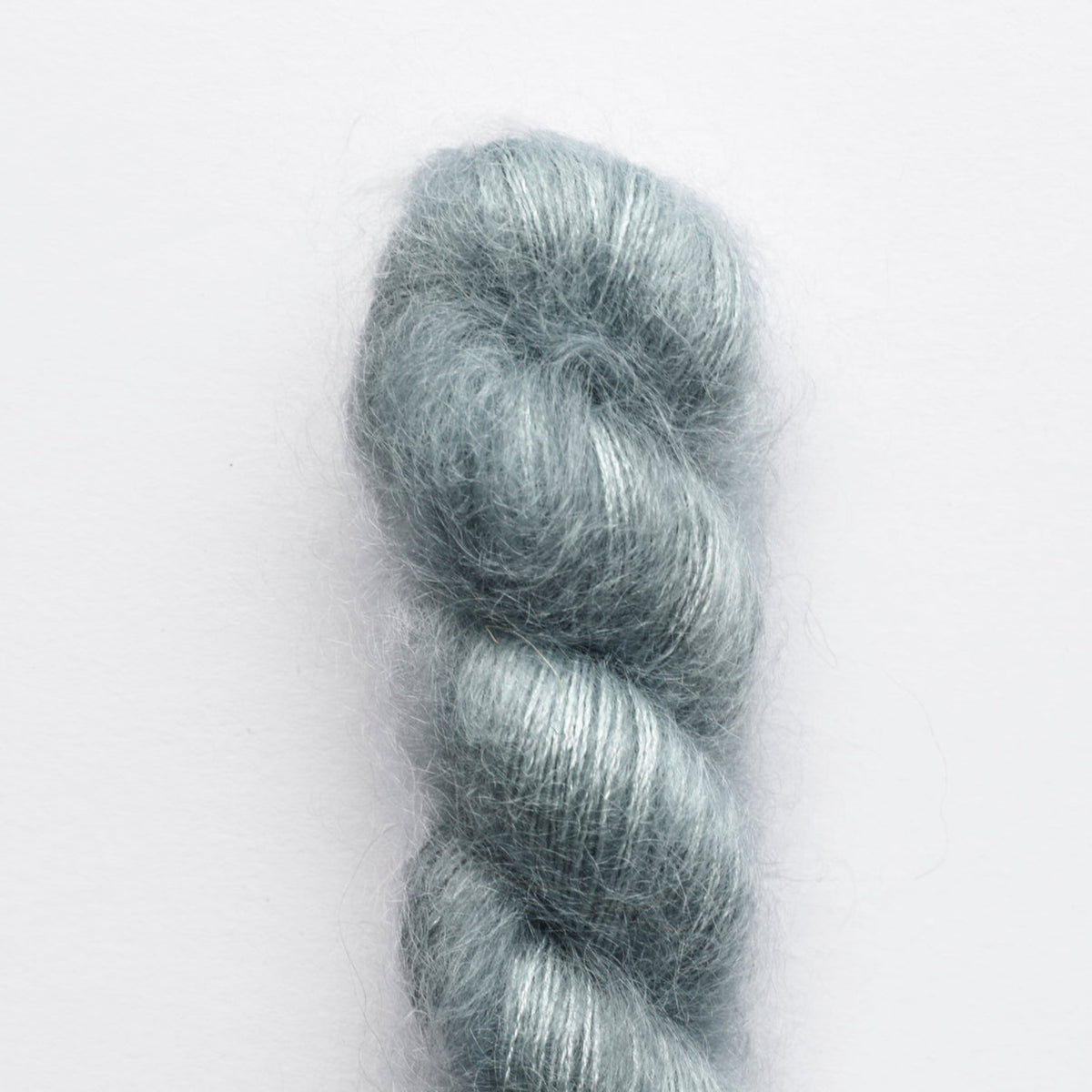 Echeveau de Tosh Silk Cloud de MadelineTosh coloris Moonglow (Hand Dyed)