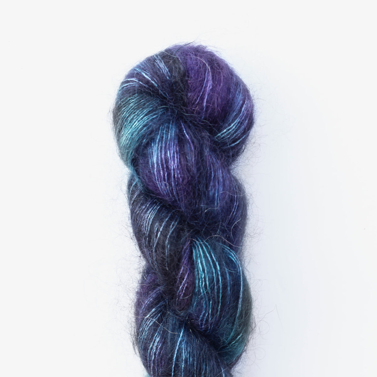 Echeveau de Tosh Silk Cloud de MadelineTosh coloris Twilight Skinny Dip (Hand Dyed)