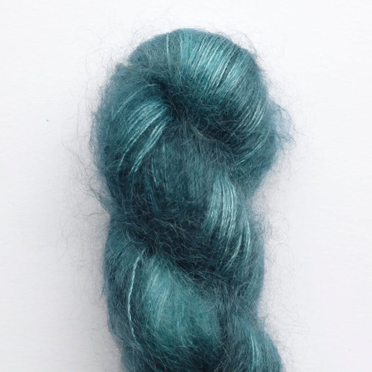 Echeveau de Tosh Silk Cloud de MadelineTosh coloris Undergrowth(Hand Dyed)