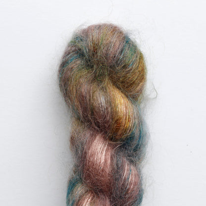 Echeveau de Tosh Silk Cloud de MadelineTosh coloris Unplugged (Hand Dyed)