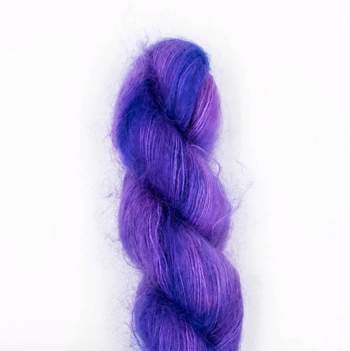 Echeveau de Tosh Silk Cloud de MadelineTosh coloris Venus in Blue Jeans  (Hand Dyed)