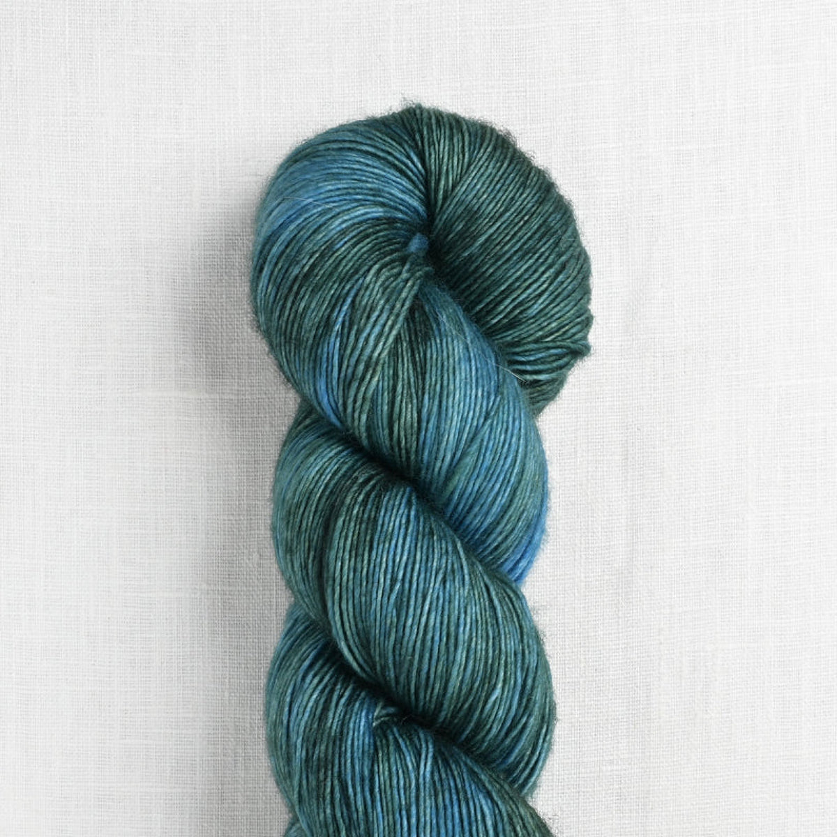 Echeveau de Tosh Merino Light (TML) de Madelinetosh coloris Anaïs