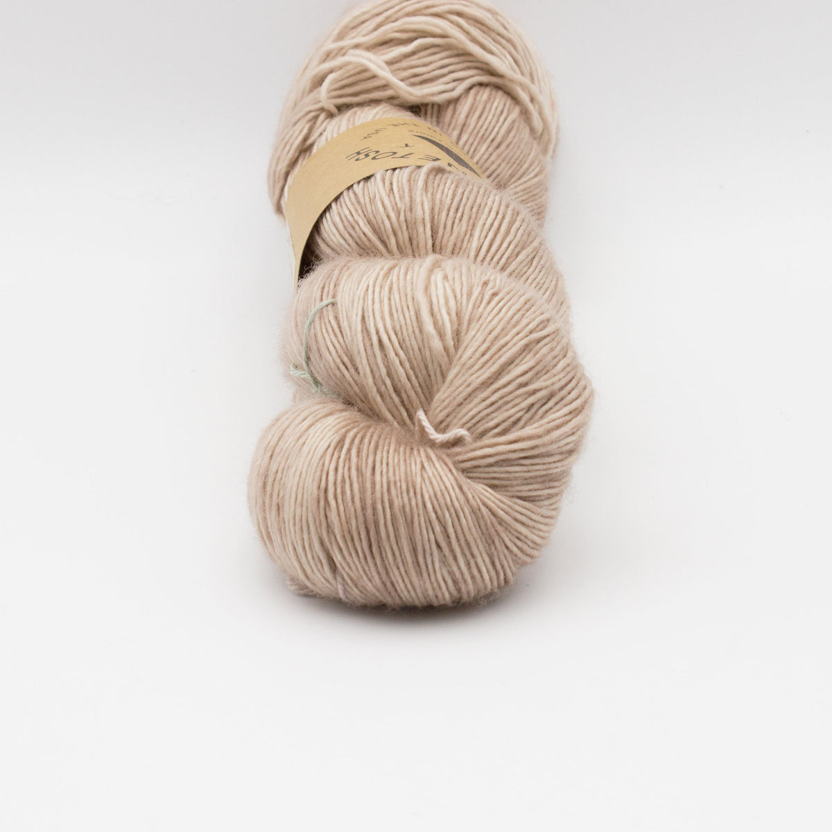Echeveau de Tosh Merino Light (TML) de MadelineTosh coloris Antique Lace