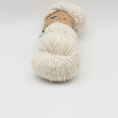 Echeveau de Tosh Merino Light (TML) de MadelineTosh coloris Antler