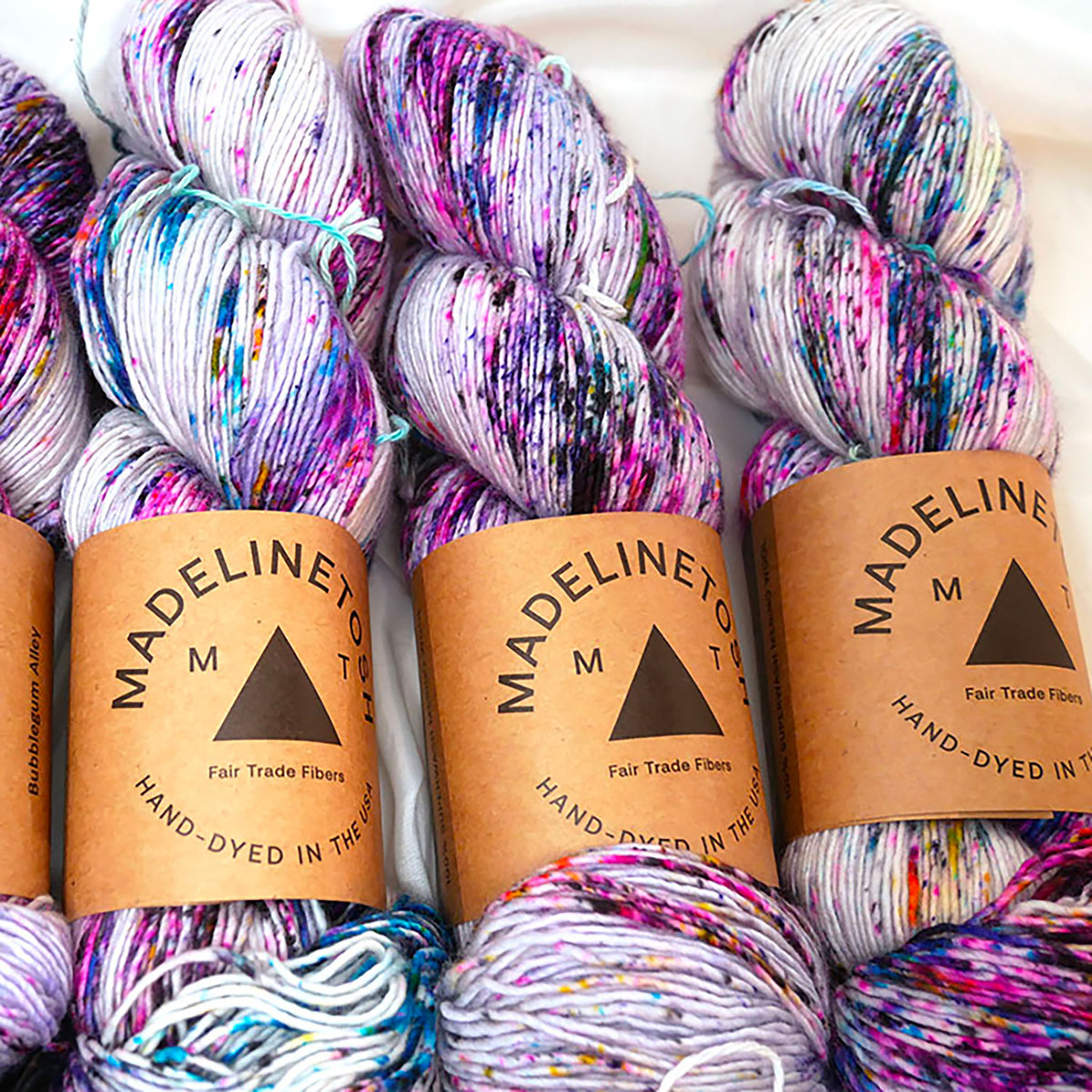 Echeveau de Tosh Merino Light (TML) de MadelineTosh coloris Bubblegum Alley