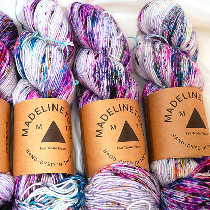 Echeveau de Tosh Merino Light (TML) de MadelineTosh coloris Bubblegum Alley