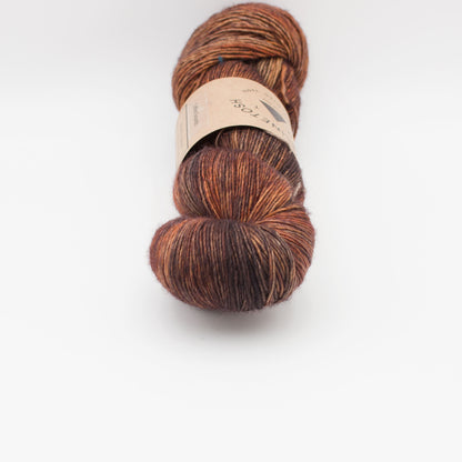 Echeveau de Tosh Merino Light (TML) de MadelineTosh coloris Coffee Grounds