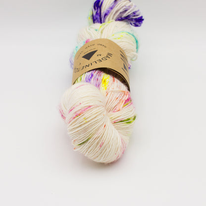 Echeveau de Tosh Merino Light (TML) de MadelineTosh coloris Cosmic Wonder Dust