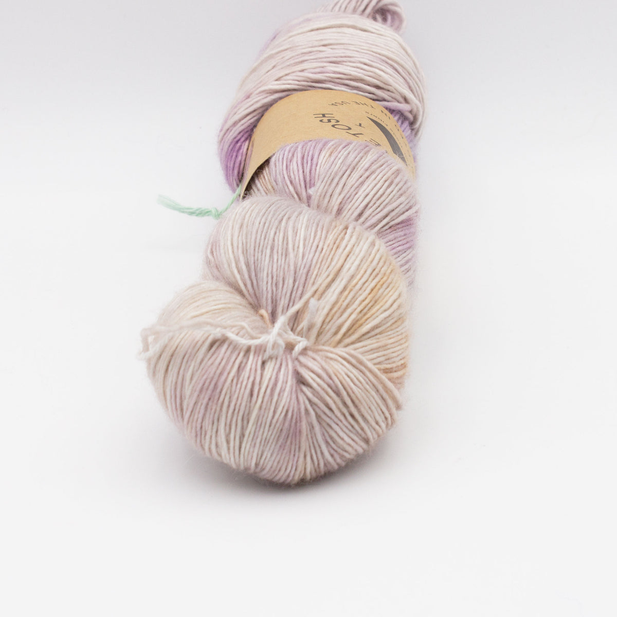 Echeveau de Tosh Merino Light (TML) de MadelineTosh coloris Dustweaver
