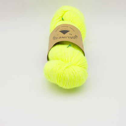 Echeveau de Tosh Merino Light (TML) de MadelineTosh coloris Edison Bulb