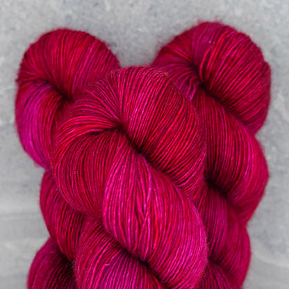 Echeveau de Tosh Merino Light (TML) de MadelineTosh coloris Fatal Attraction