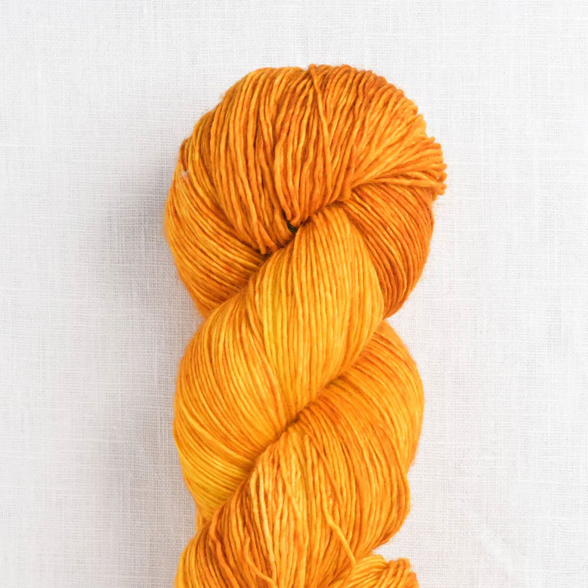 Echeveau de Tosh Merino Light (TML) de Madelinetosh coloris Gilded