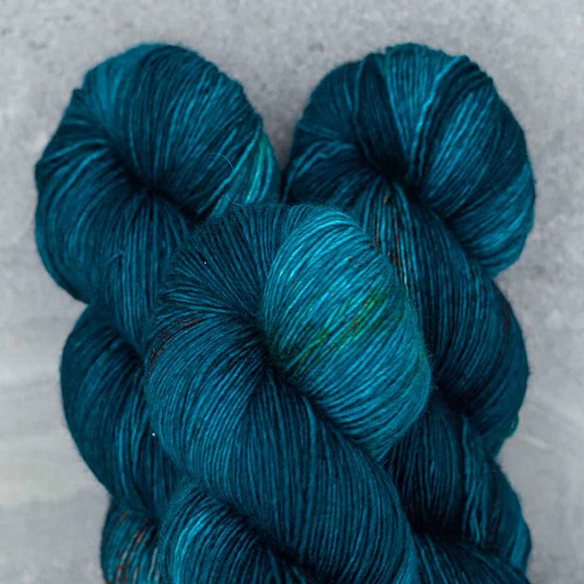 Echeveaux de Tosh Merino Light (TML) de MadelineTosh, coloris Misfortune