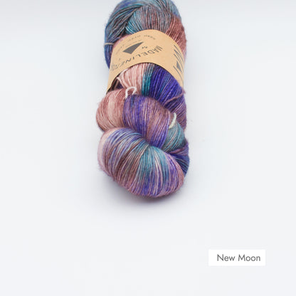 Echeveau de Tosh Merino Light (TML) de MadelineTosh coloris New Moon