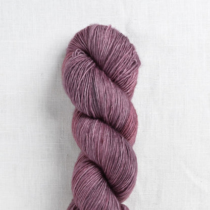 Echeveau de Tosh Merino Light (TML) de Madelinetosh coloris Night Bloom