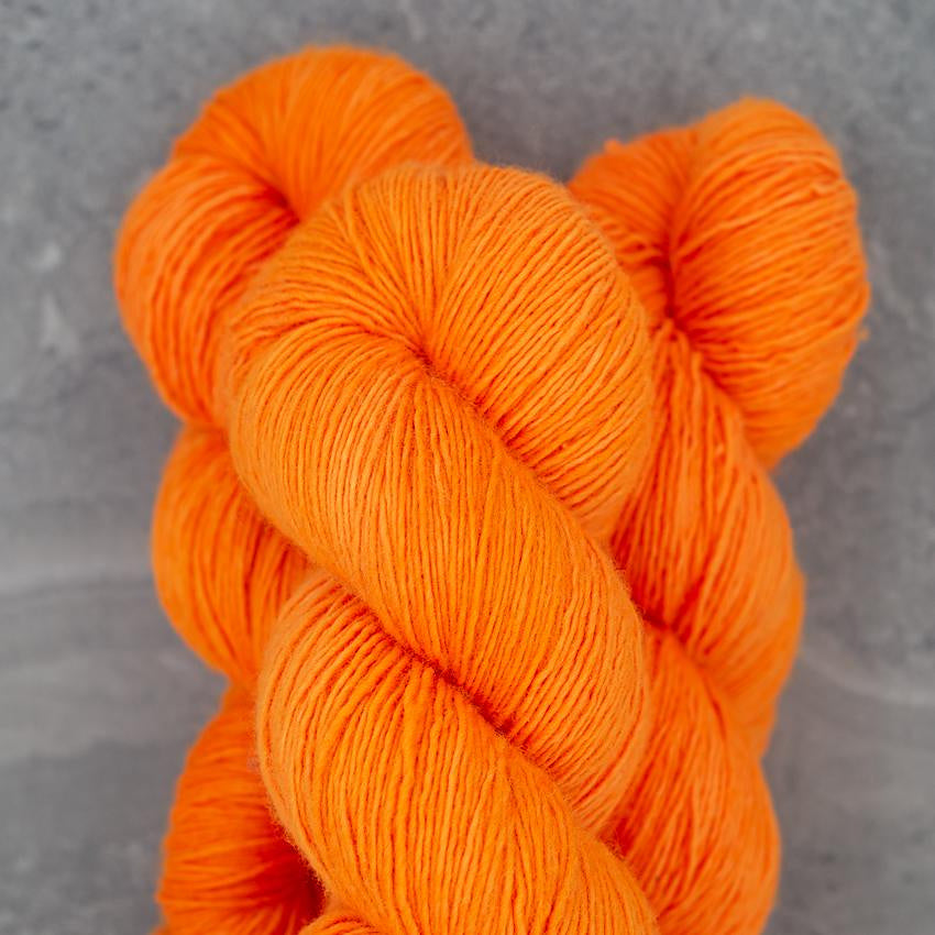 Echeveau de Tosh Merino Light (TML) de MadelineTosh coloris Push Pop