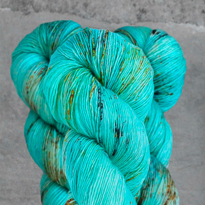 Echeveaux de Tosh Merino Light (TML) de MadelineTosh, coloris R:E:D