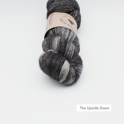 Echeveau de Tosh Merino Light (TML) de MadelineTosh coloris The Upside Down