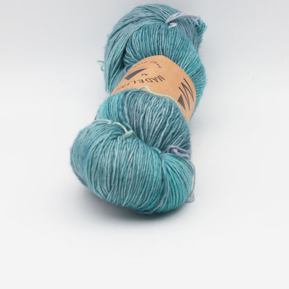 Echeveau de Tosh Merino Light (TML) de MadelineTosh coloris Undergrowth