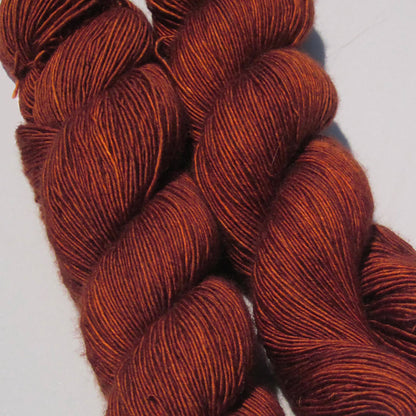 Echeveaux de Tosh Merino Light (TML) de MadelineTosh coloris Violin