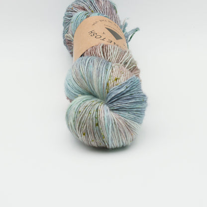 Echeveau de Tosh Merino Light (TML) de MadelineTosh coloris Wash House