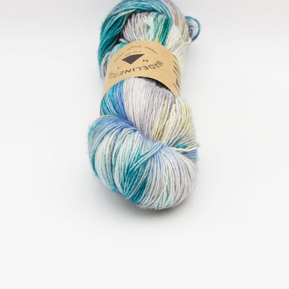 Echeveau de Tosh Merino Light (TML) de MadelineTosh coloris Water's Edge