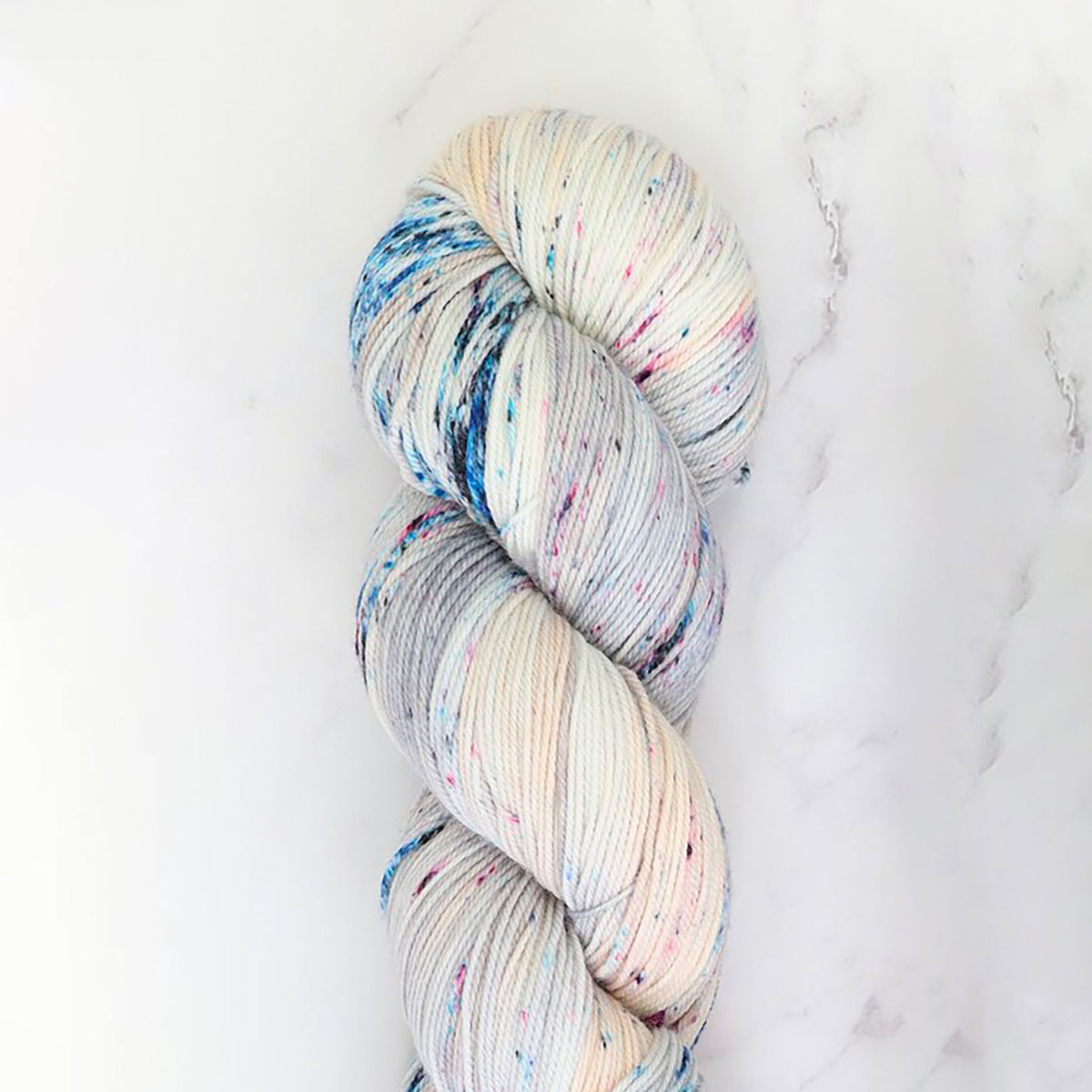 Echeveau de Twist Light de Madelinetosh coloris Killing Me Softly
