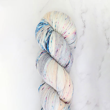 Echeveau de Twist Light de Madelinetosh coloris Killing Me Softly