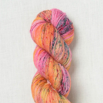 Echeveau de Madelinetosh coloris Spring Fever