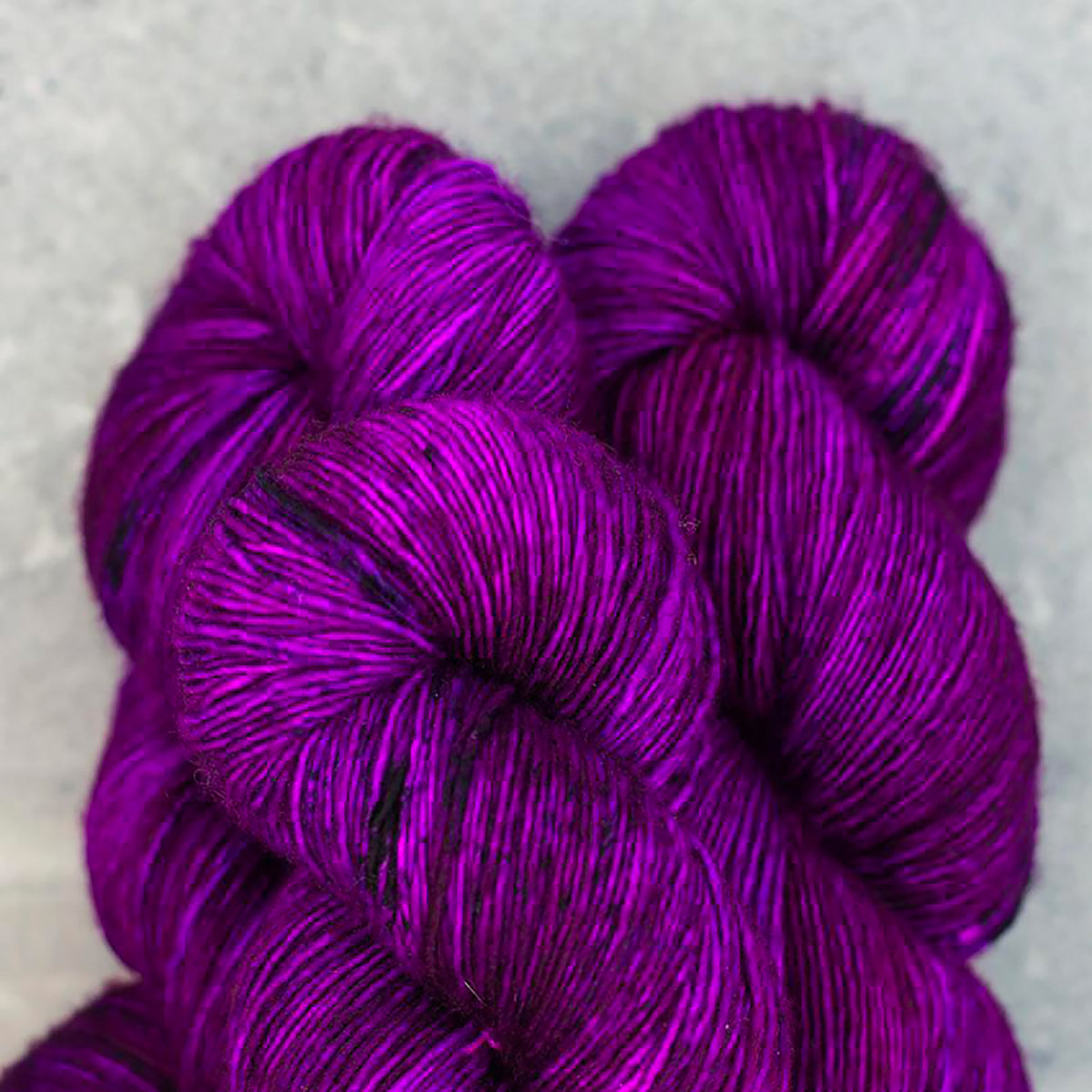 Echeveau de Twist Light de MadelineTosh coloris Wino Forever
