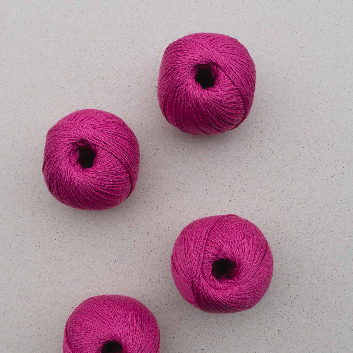 Pelotes de Sole de Pascuali coloris 101 Fuchsia