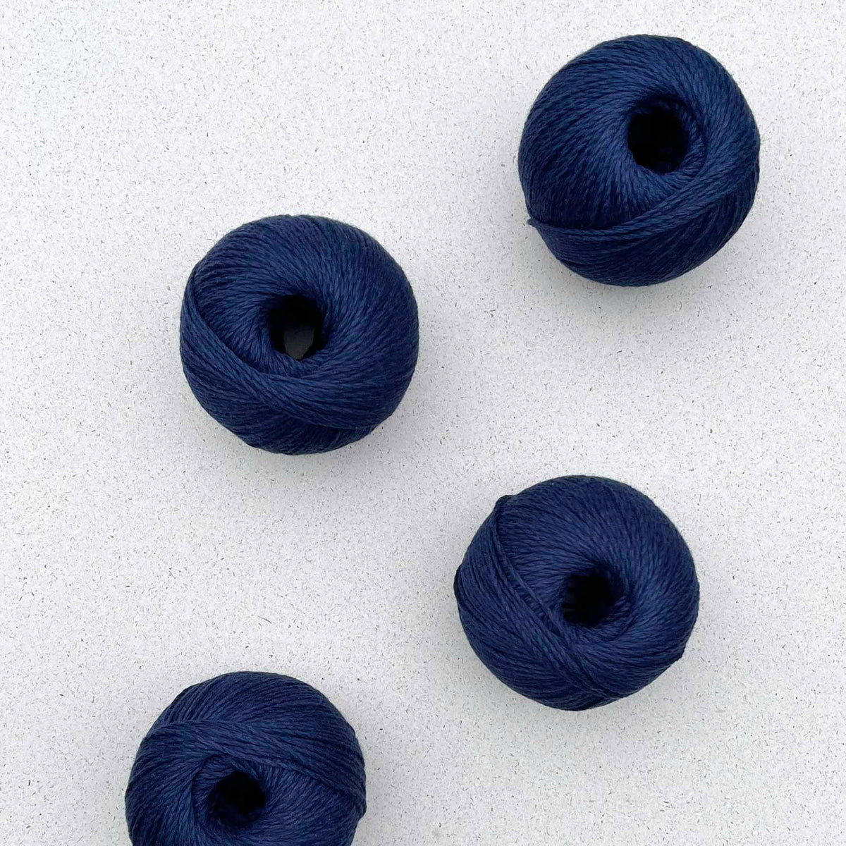 Pelotes de Sole de Pascuali coloris 110 Navy