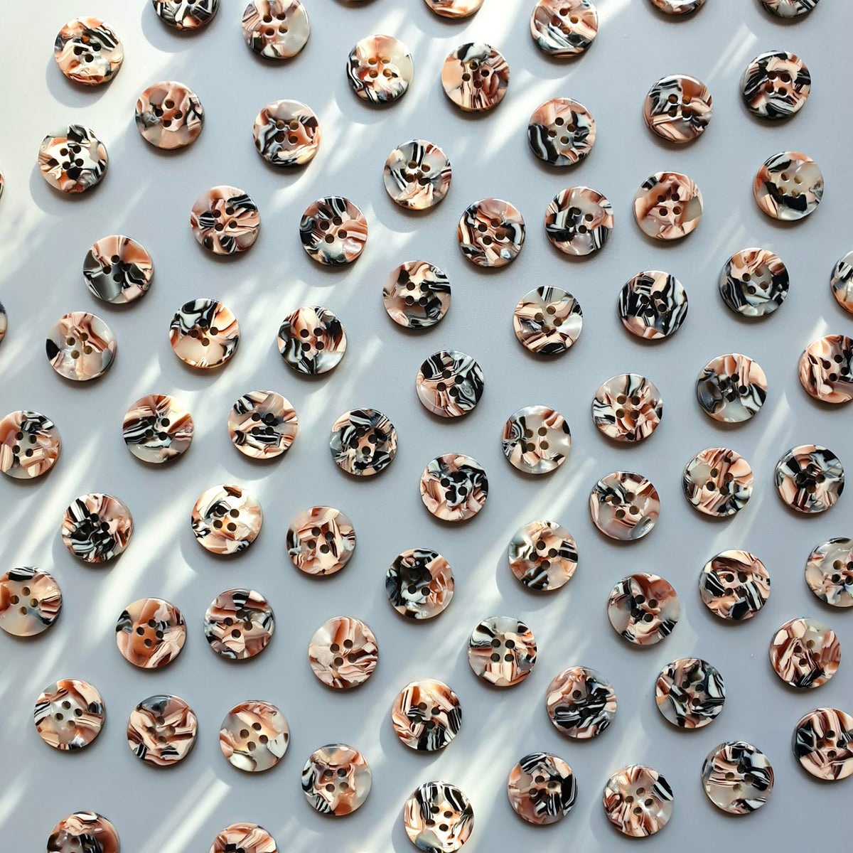 Boutons Pigeon Wishes, modèle Granite, diamètre 15mm