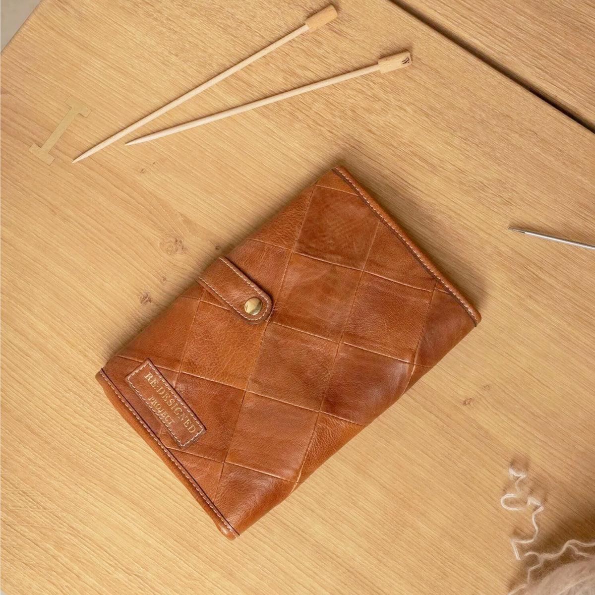 Pochette à aiguilles circulaires fixes Re:Designed P022 (façon quilt) coloris Burned Tan