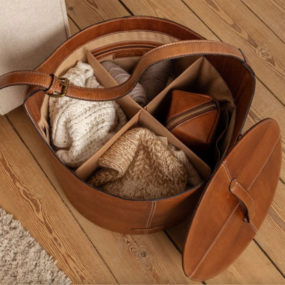 Bucket bag P026 de Re:Designed avec séparateur et couvercle P050, coloris Walnut