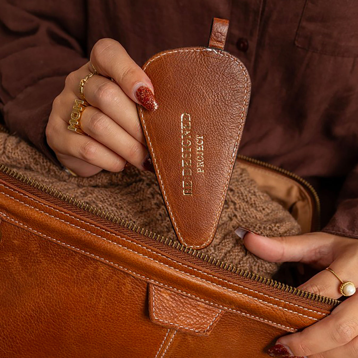 Etui à ciseaux P063 de Re:Designed, coloris Walnut