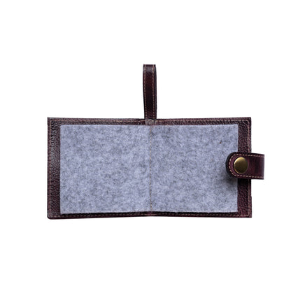 Etui pour aiguilles à coudre ou à broderie P076 de Re:Designed coloris Dark Cherry