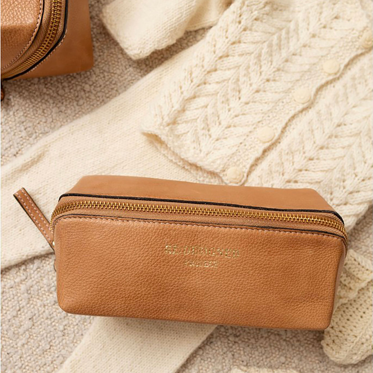 Trousse modèle P036 de Re:Designed coloris Taupe